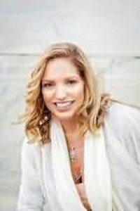 avatar of Elle Cosimano