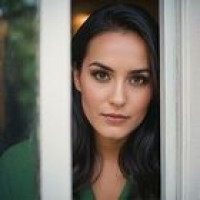 avatar of Elle Gray